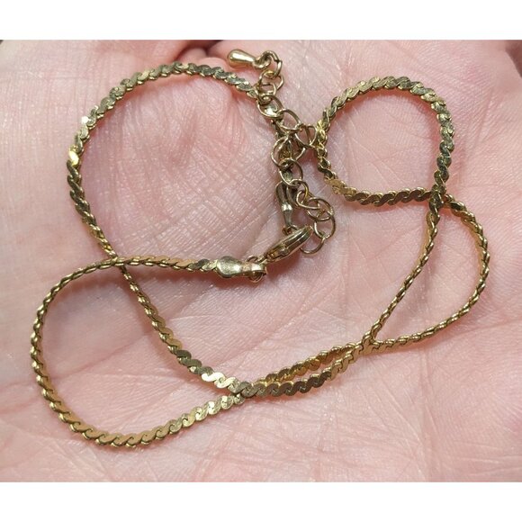 Elegant Classic Gold Tone Serpentine Chain Choker Necklace - Picture 5 of 6